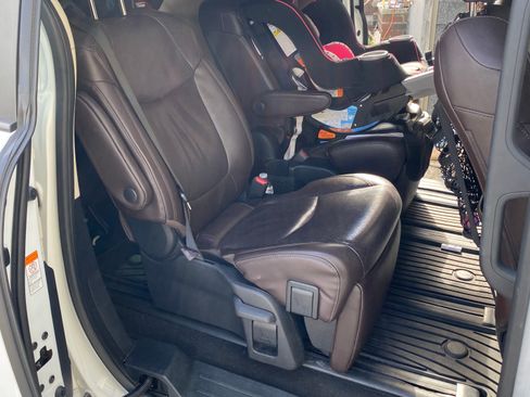 Used 2022 Toyota Sienna Platinum AWD/4WD image 14