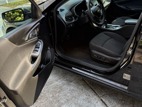 Used 2018 Chevrolet Malibu LT image 15