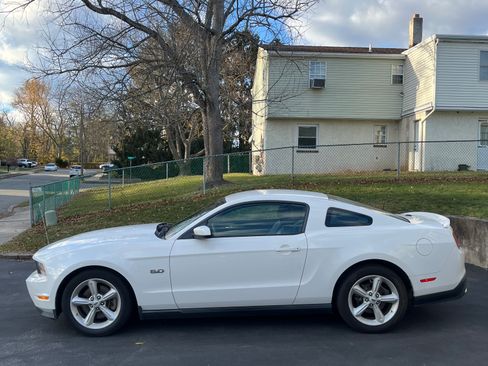 Used 2012 Ford Mustang GT Premium w/ Comfort Pkg image 2