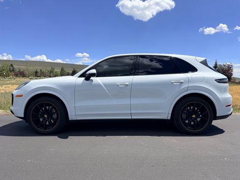 Used 2022 Porsche Cayenne E-Hybrid AWD/4WD image 6