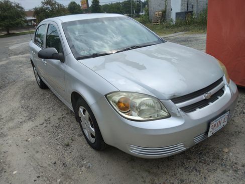 Used 2005 Chevrolet Cobalt Sedan FWD image 3