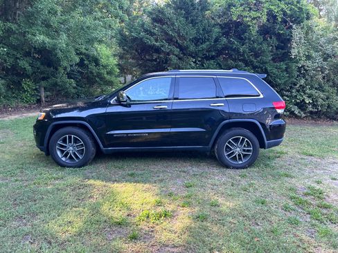 Used 2017 Jeep Grand Cherokee Limited AWD/4WD image 4