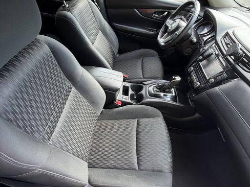 Used 2018 Nissan Rogue SV image 13