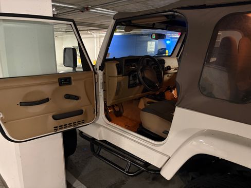 Used 2001 Jeep Wrangler Sahara AWD/4WD image 10