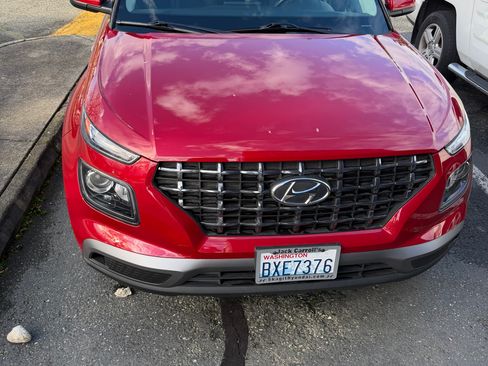 Used 2021 Hyundai Venue SEL image 1