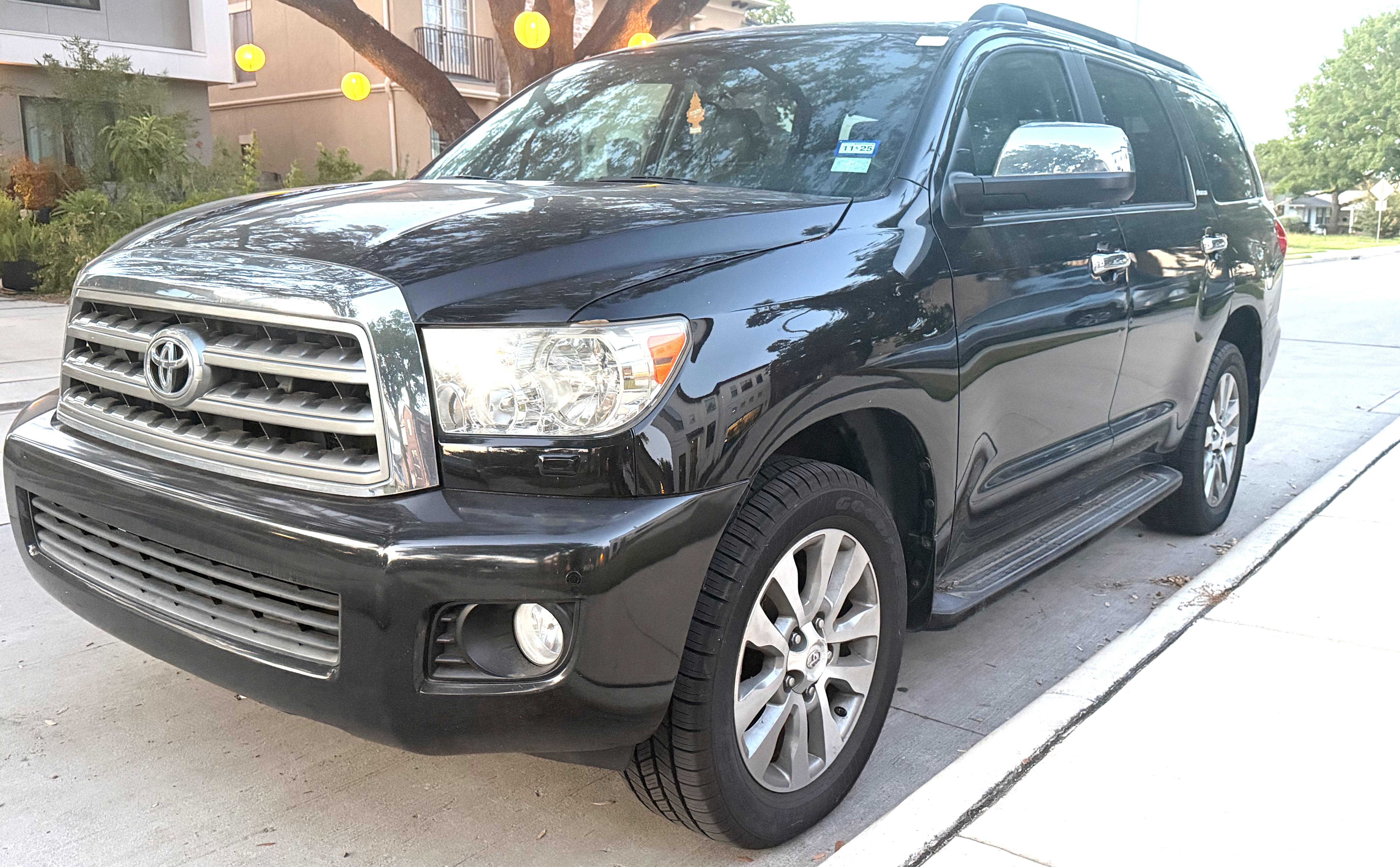 Used 2016 Toyota Sequoia Limited w/ Safety & Convenience Package AWD/4WD image 4