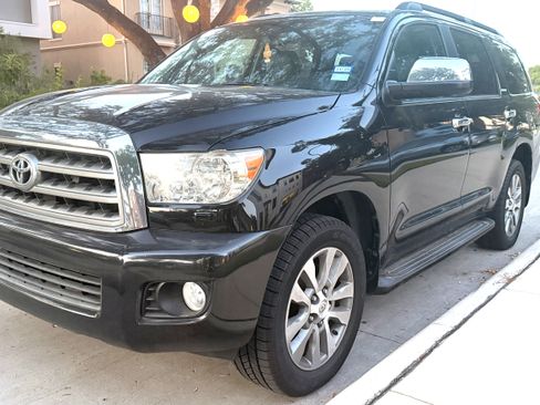 Used 2016 Toyota Sequoia Limited w/ Safety & Convenience Package AWD/4WD image 4