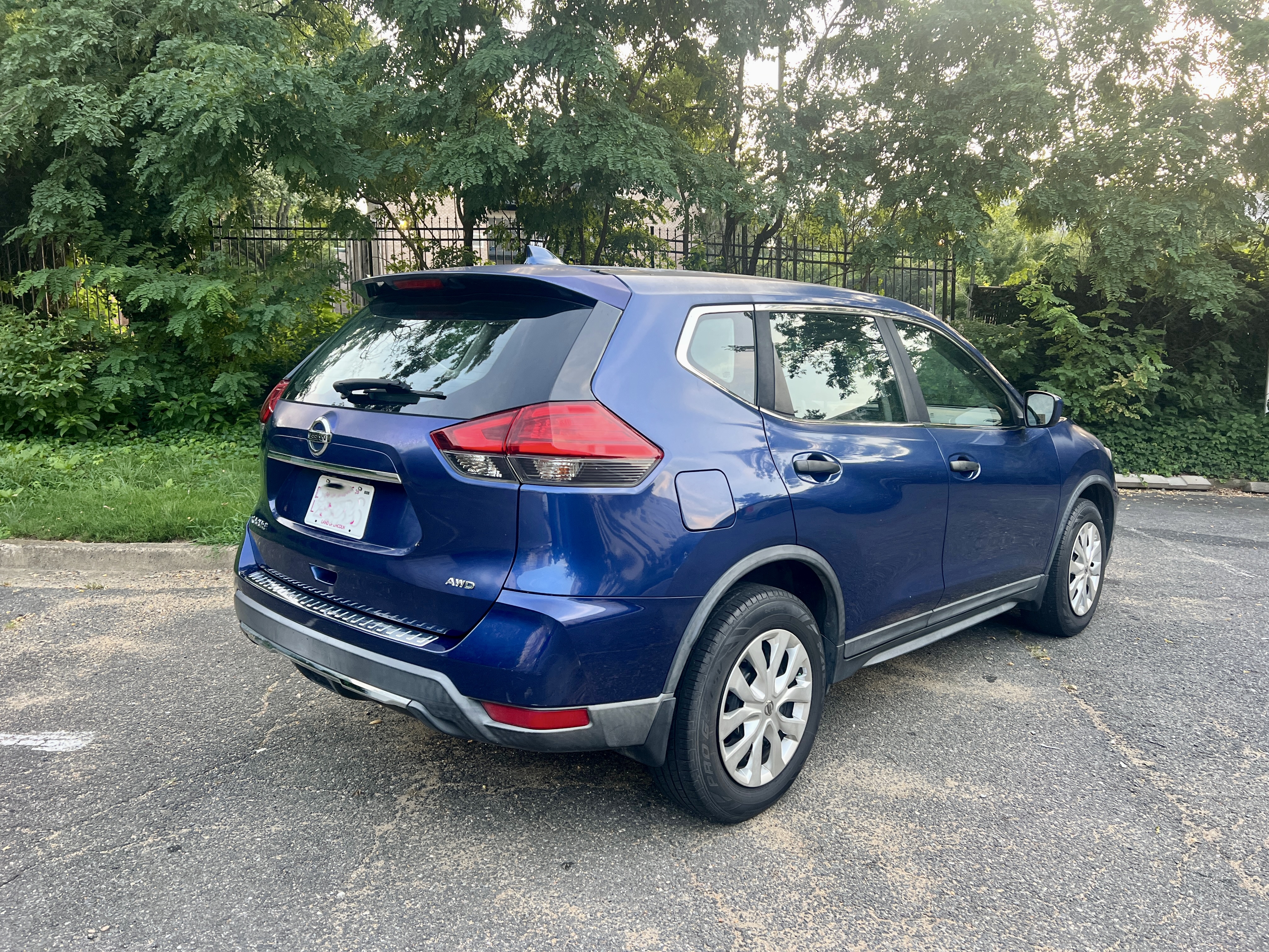 Used 2017 Nissan Rogue S AWD/4WD image 6