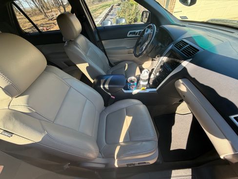 Used 2013 Ford Explorer XLT image 11