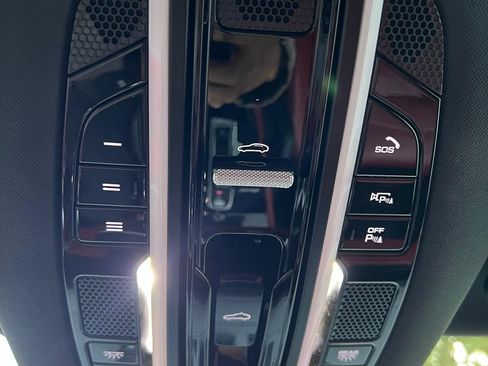 Used 2023 Porsche Cayenne Platinum Edition image 15