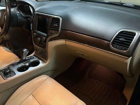 Used 2018 Jeep Grand Cherokee Limited w/ Luxury Group II image 17