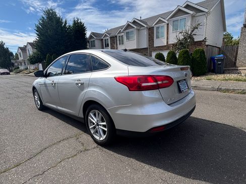 Used 2018 Ford Focus SE FWD image 8