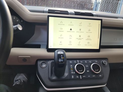 Used 2023 Land Rover Defender 130 S image 16