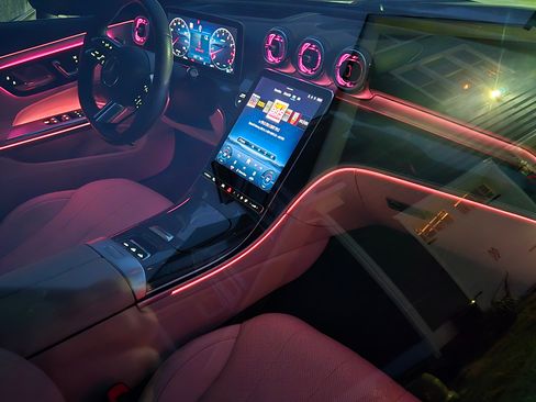 Used 2024 Mercedes-Benz CLE 450 4MATIC Cabriolet image 8