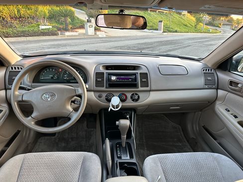 Used 2004 Toyota Camry LE image 2