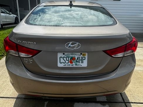 Used 2013 Hyundai Elantra GLS w/ Preferred Pkg FWD image 5