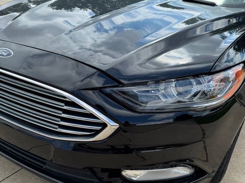 Used 2017 Ford Fusion SE w/ Equipment Group 201A FWD image 6