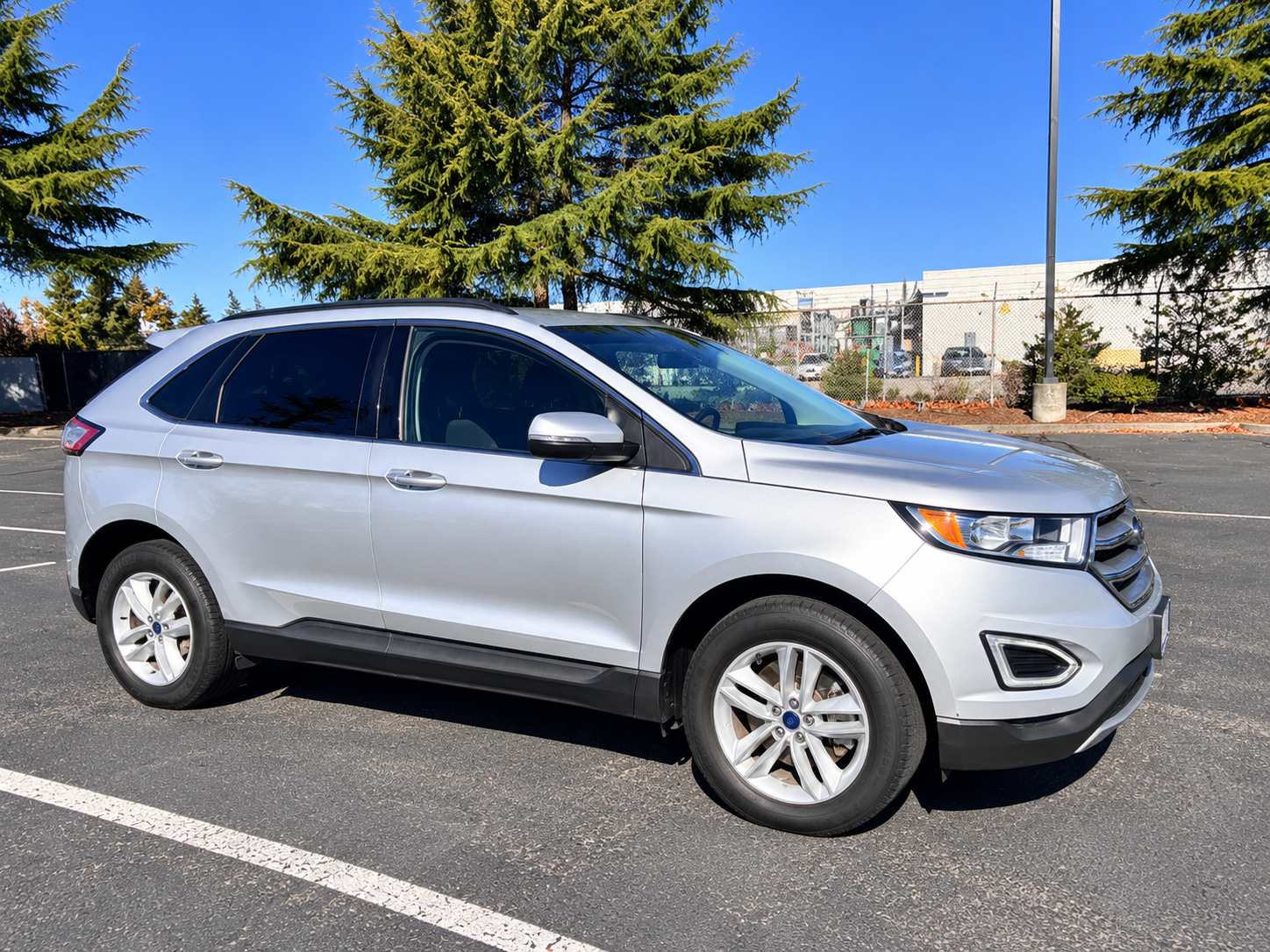Used 2018 Ford Edge SEL AWD/4WD image 10