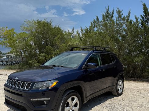 Used 2018 Jeep Compass Latitude AWD/4WD image 1