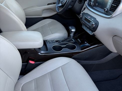 Used 2019 Kia Sorento EX AWD/4WD image 9