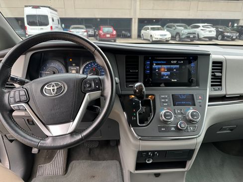 Used 2015 Toyota Sienna XLE image 8