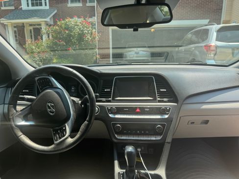 Used 2019 Hyundai Sonata SEL w/ Tech Package 02 FWD image 2