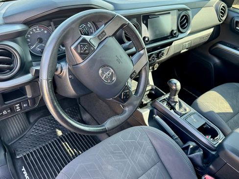 Used 2018 Toyota Tacoma TRD Off-Road w/ Technology Package AWD/4WD image 13