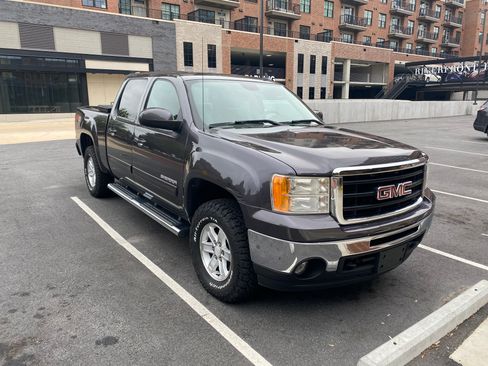 Used 2011 GMC Sierra 1500 SLT w/ Suspension Package, Off-Road image 9