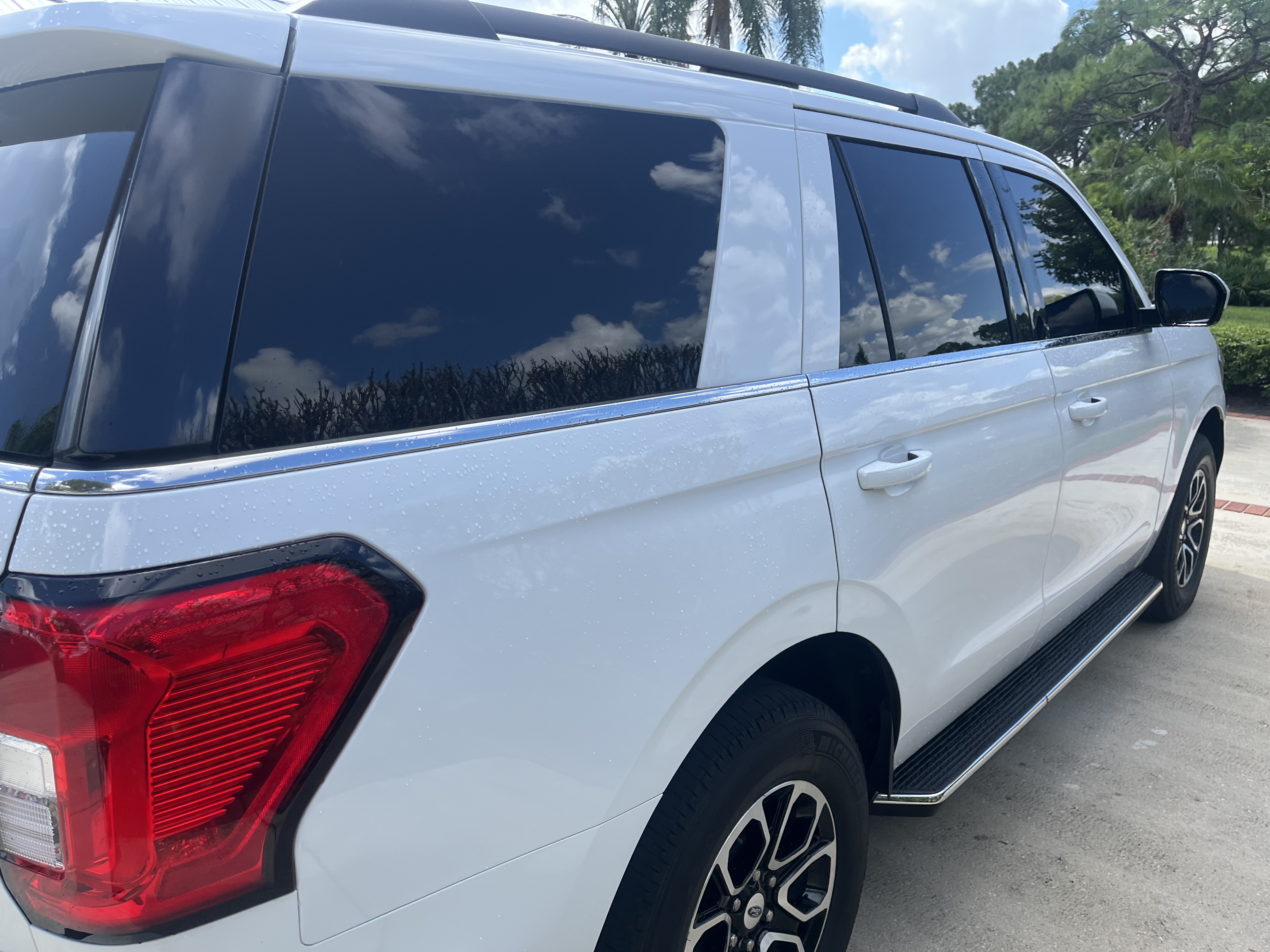 Used 2023 Ford Expedition XLT RWD image 2