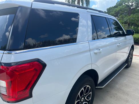 Used 2023 Ford Expedition XLT RWD image 2