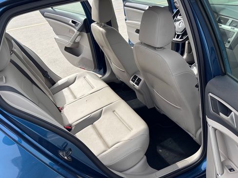 Used 2017 Volkswagen Golf Wolfsburg Edition image 17