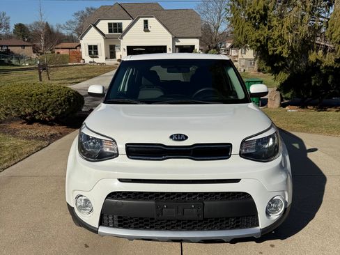 Used 2018 Kia Soul + FWD image 17