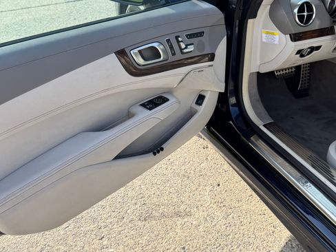 Used 2013 Mercedes-Benz SL 550 image 18