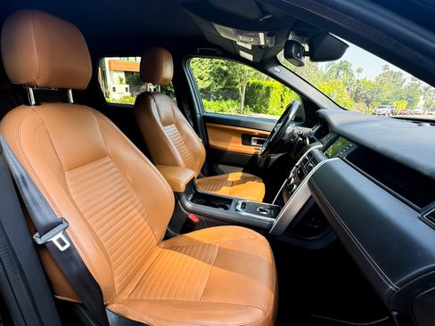 Used 2019 Land Rover Discovery Sport HSE Luxury image 13