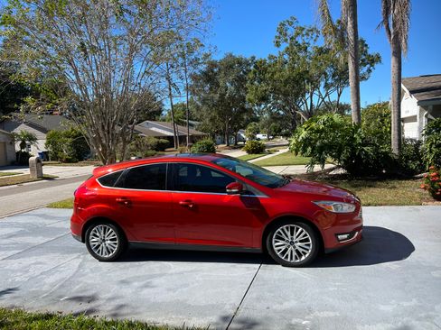 Used 2018 Ford Focus Titanium image 4