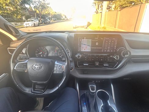 Used 2021 Toyota Highlander Platinum AWD/4WD image 8