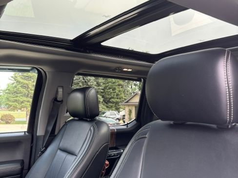Used 2019 Ford F150 Lariat w/ Equipment Group 502A Luxury AWD/4WD image 11