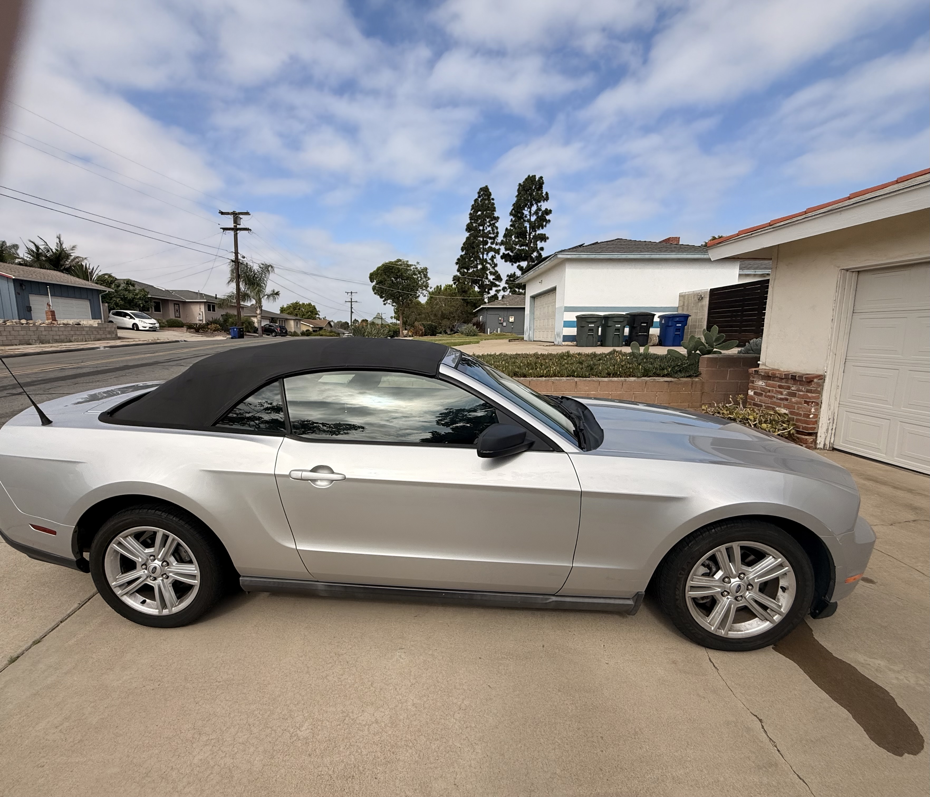 Used 2012 Ford Mustang Convertible RWD image 9