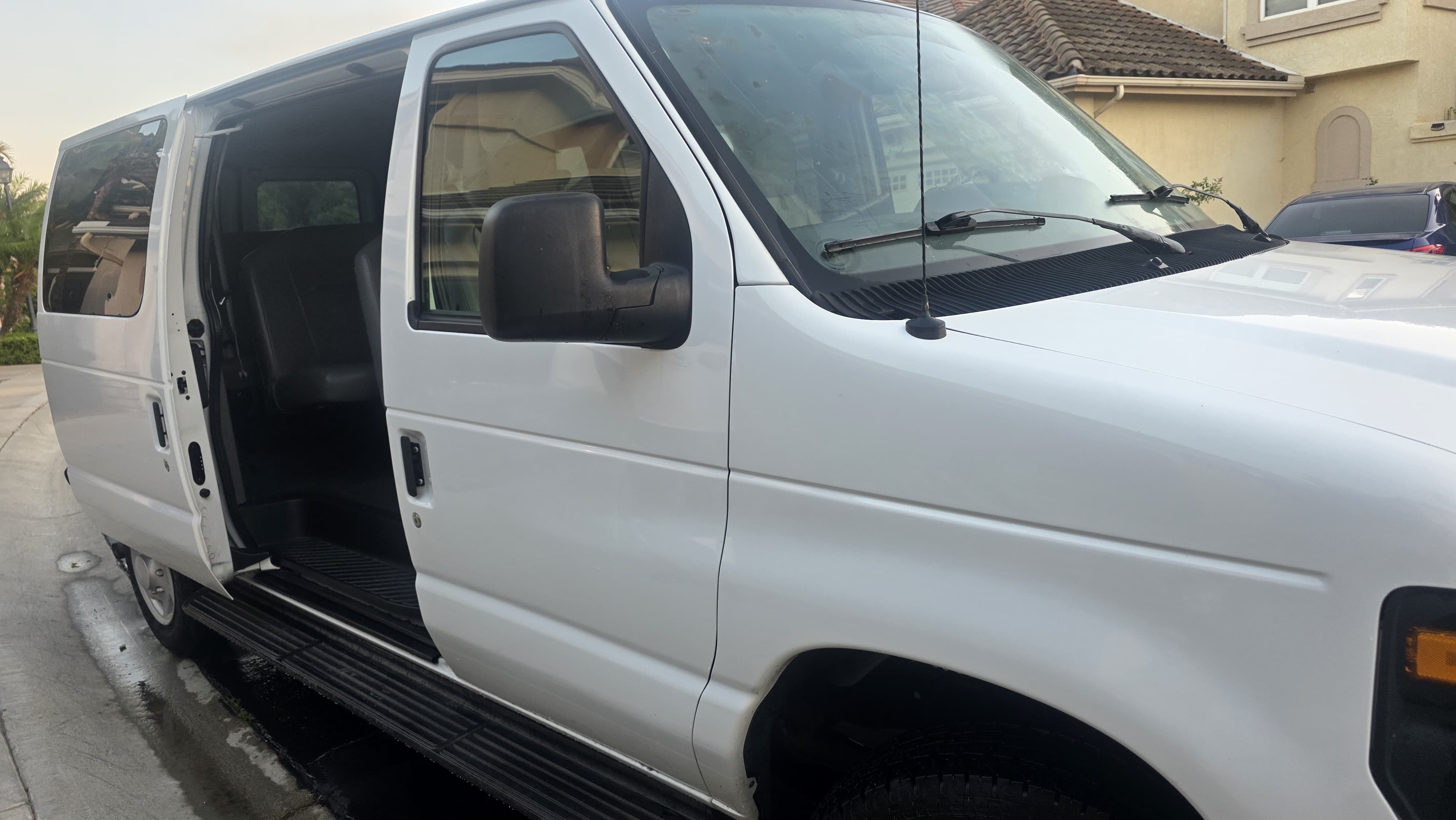 Used 2009 Ford E-350 and Econoline 350 XL RWD image 4