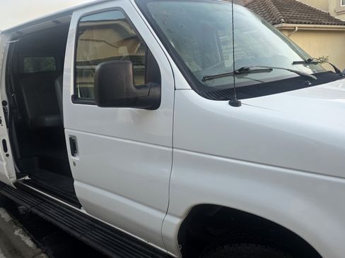 Used 2009 Ford E-350 and Econoline 350 XL RWD image 4