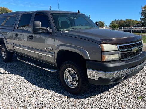 Used 2007 Chevrolet Silverado 2500 LT w/ Heavy-Duty Power Package AWD/4WD image 2