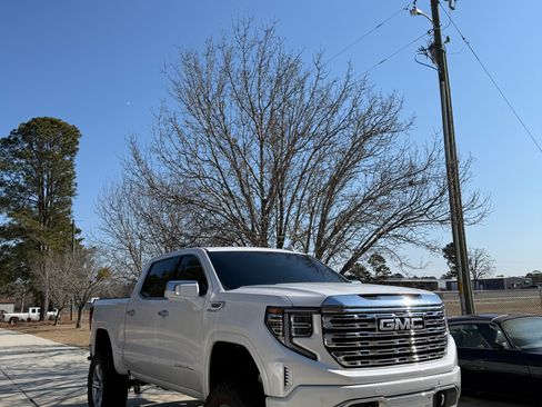 Used 2023 GMC Sierra 1500 Denali AWD/4WD image 1