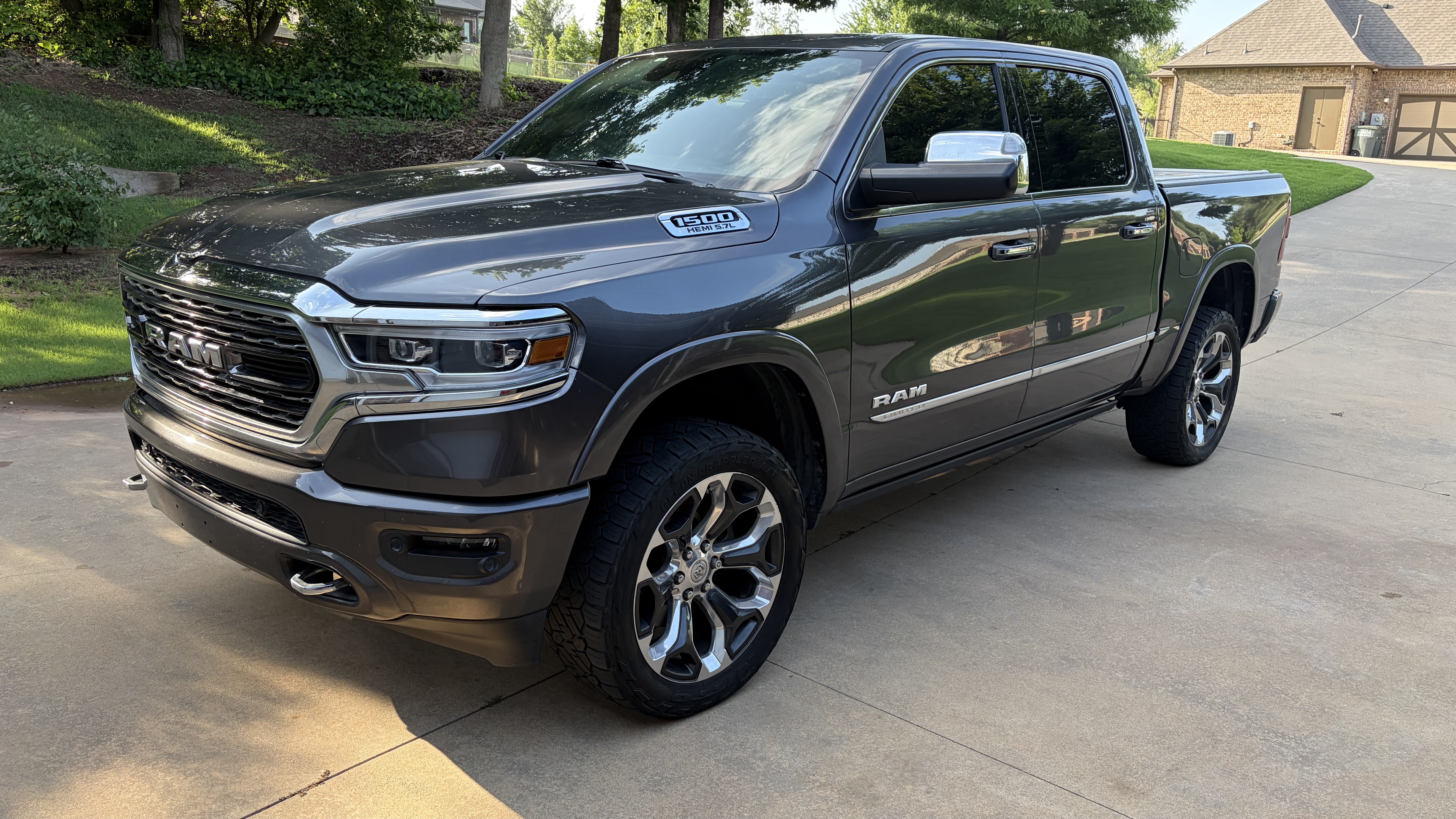 Used 2019 RAM 1500 Limited AWD/4WD image 1