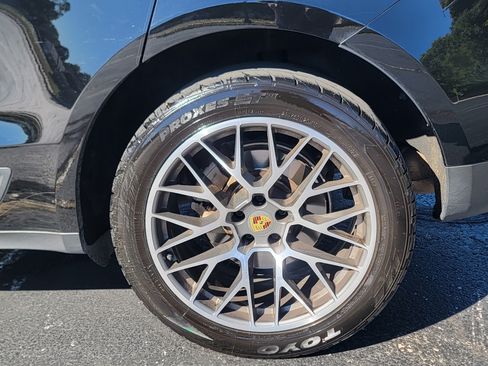 Used 2018 Porsche Macan S image 8