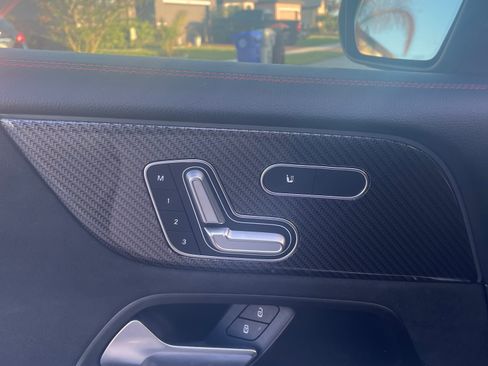 Used 2020 Mercedes-Benz GLB 250 image 12