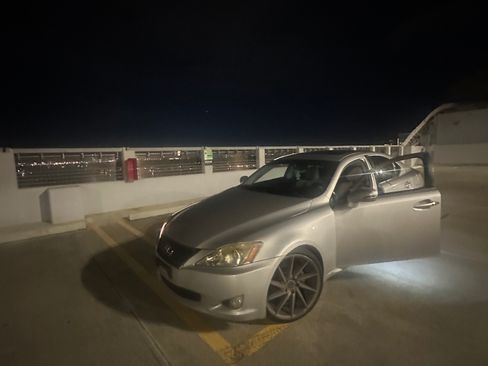 Used 2009 Lexus IS 250 w/ Premium Pkg RWD image 5