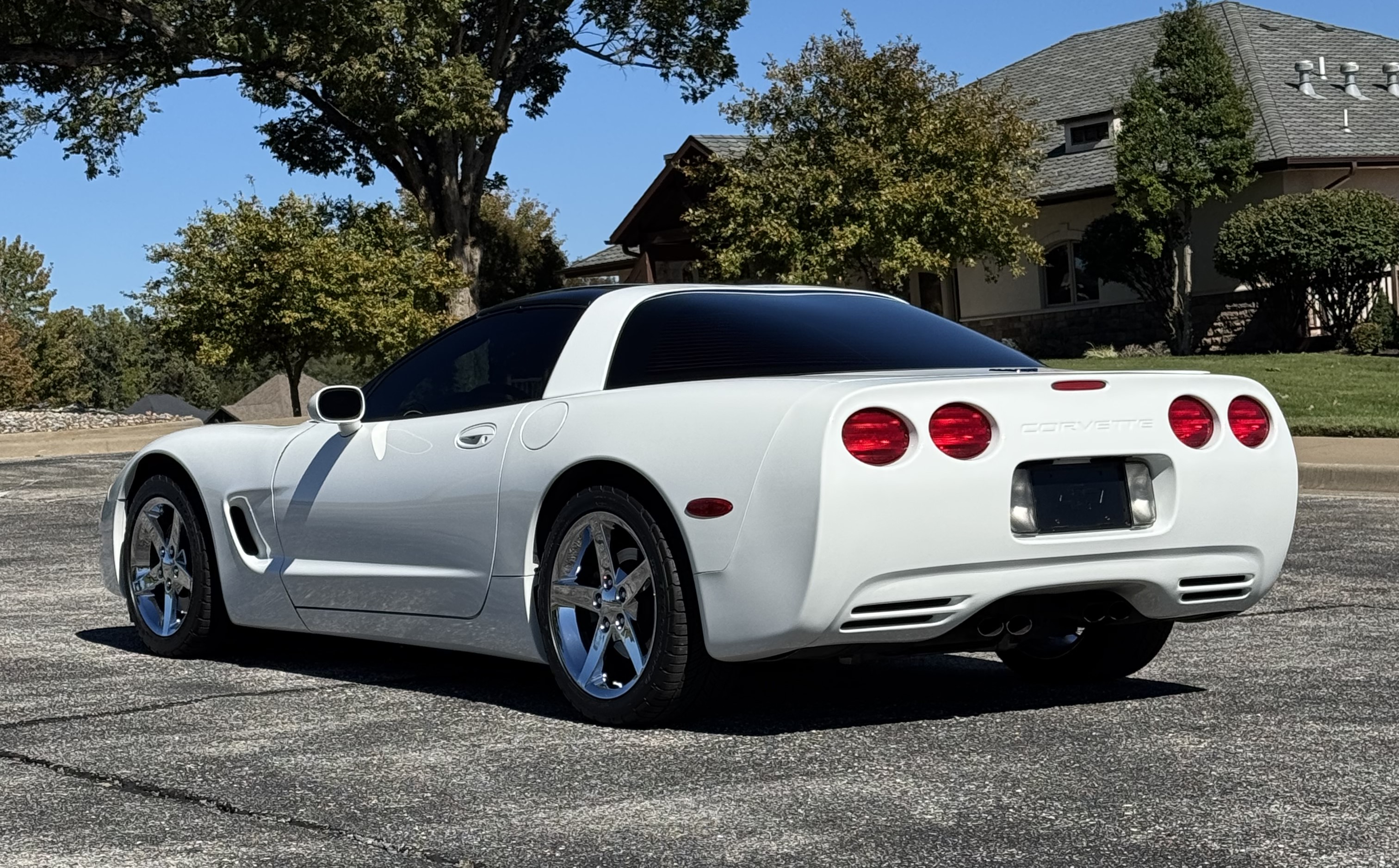 Used 1998 Chevrolet Corvette Coupe RWD image 4