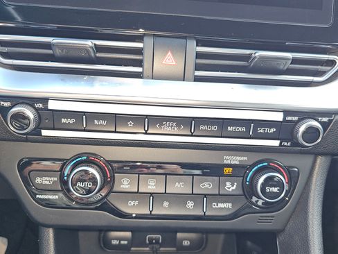 Used 2022 Kia Niro EX Premium image 8