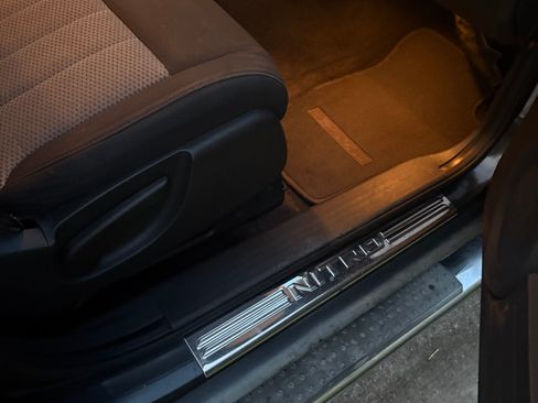 Used 2010 Dodge Nitro Heat w/ Chrome Accents Group image 13