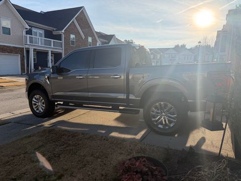 Used 2025 Ford F150 Lariat w/ Equipment Group 501A Mid image 4